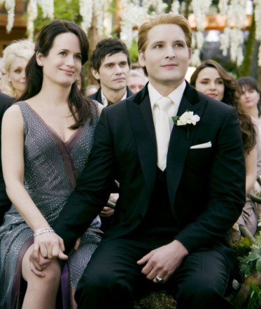 373px--The-Twilight-Saga-Breaking-Dawn-Part-1-Stills-Carlisle-Esme-esme-and-carlisle-cullen-26574857-1024-681