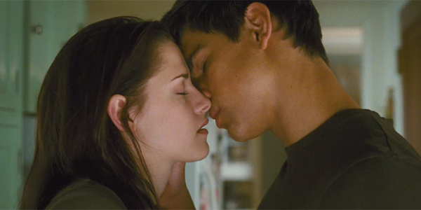 29_new_moon_taylor_lautner_kristen_stewart